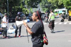 Photo Sumber pengantara Facebook